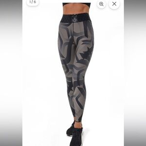 New Ultracor leggings- Size L- color: black and green
